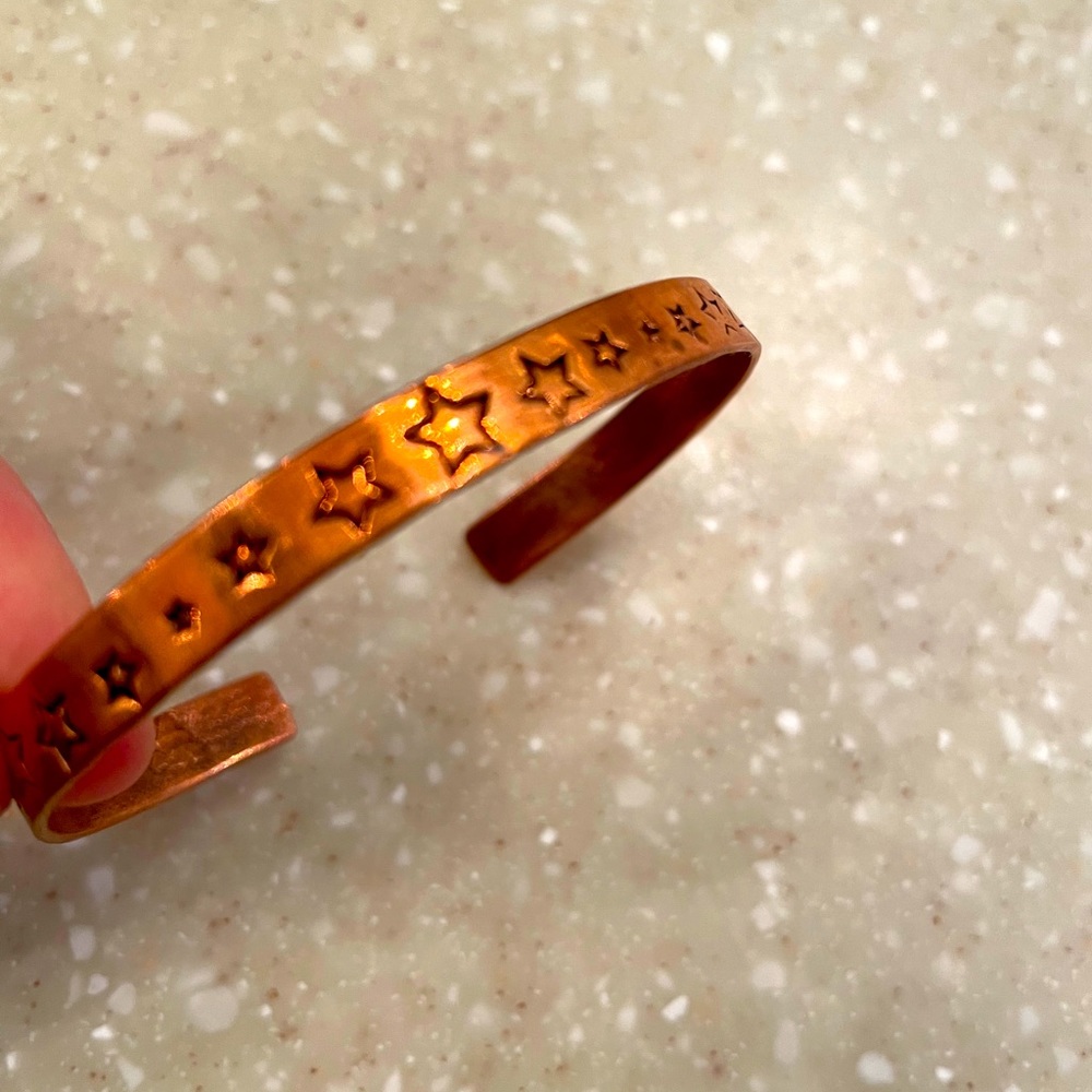 Bracelet cuff in copper with stars